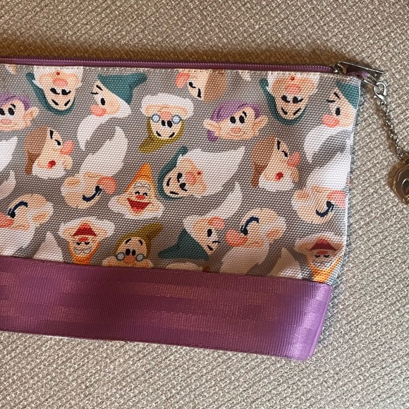Harveys Disney Snow White & Seven Dwarfs Canvas Cosmetic Bag / Pouch - Picture 11 of 14